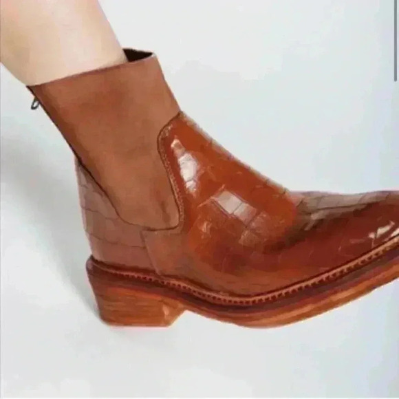 Free People Arlo Sante Fe Chelsea Boots - Picture 1 of 7